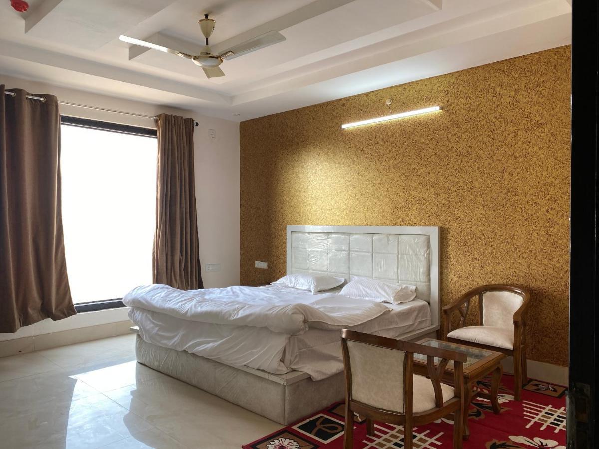 S.R Plaza Hotel Khurja ภายนอก รูปภาพ