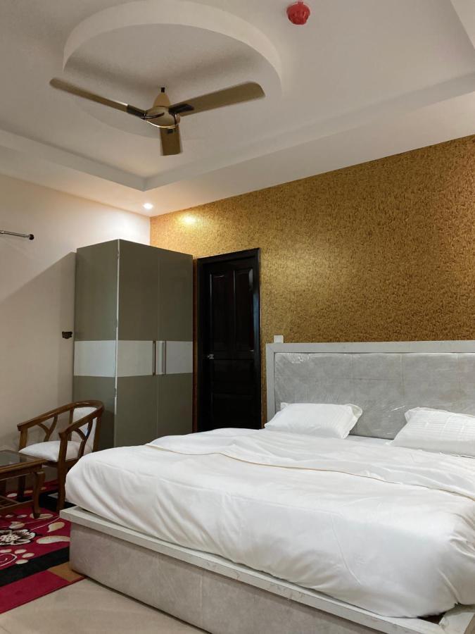 S.R Plaza Hotel Khurja ภายนอก รูปภาพ